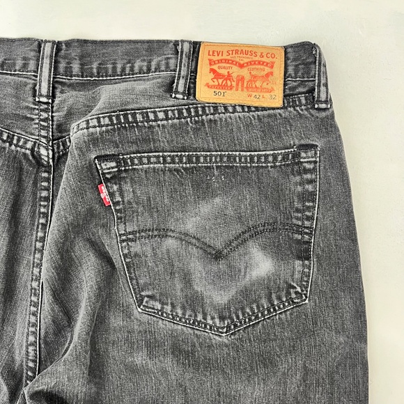 Vtg Levi's 501 Jeans Mens 42x32 Made In USA Black Button Fly Straight Denim - Picture 3 of 13